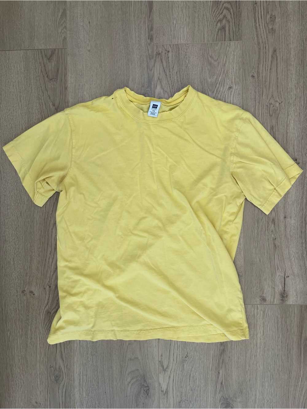 GAP Short Sleeve Crewneck Tee in Yellow (XS)